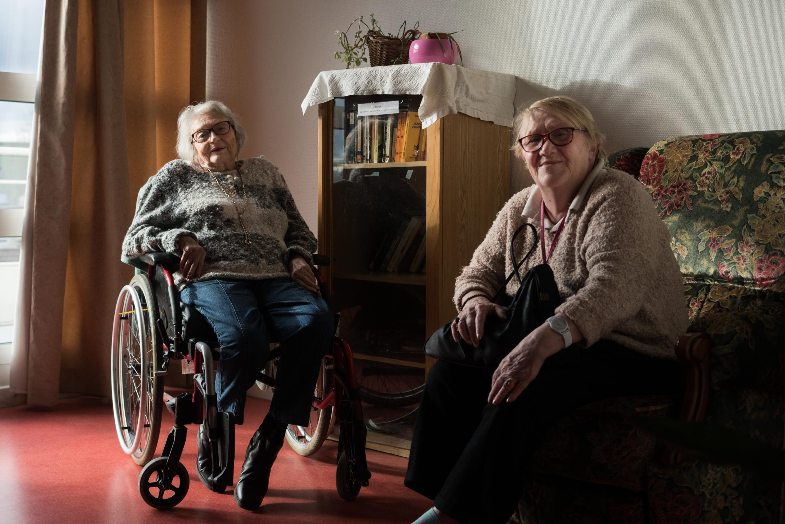 Les vieux causent aux jeunes
